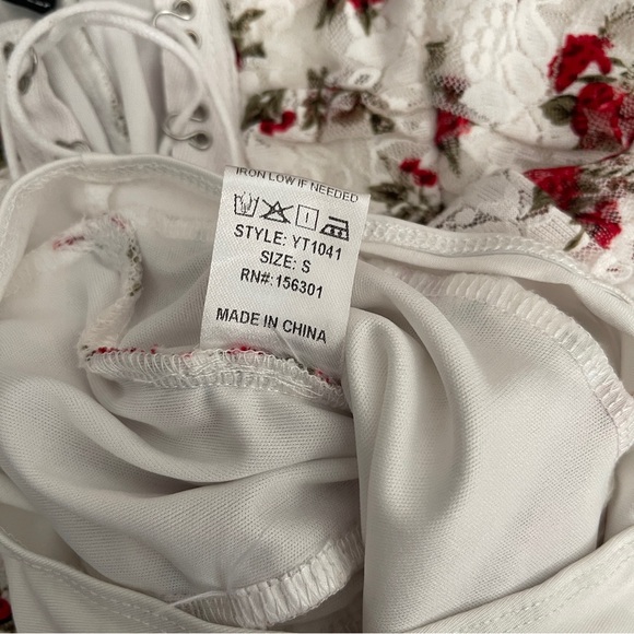 Romantic Lace Bodysuit - Picture 5 of 7